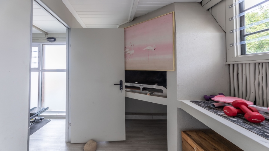 5 Bedroom Property for Sale in Flamingo Vlei Western Cape